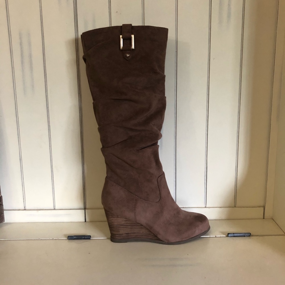 NEW Brown wedge boots